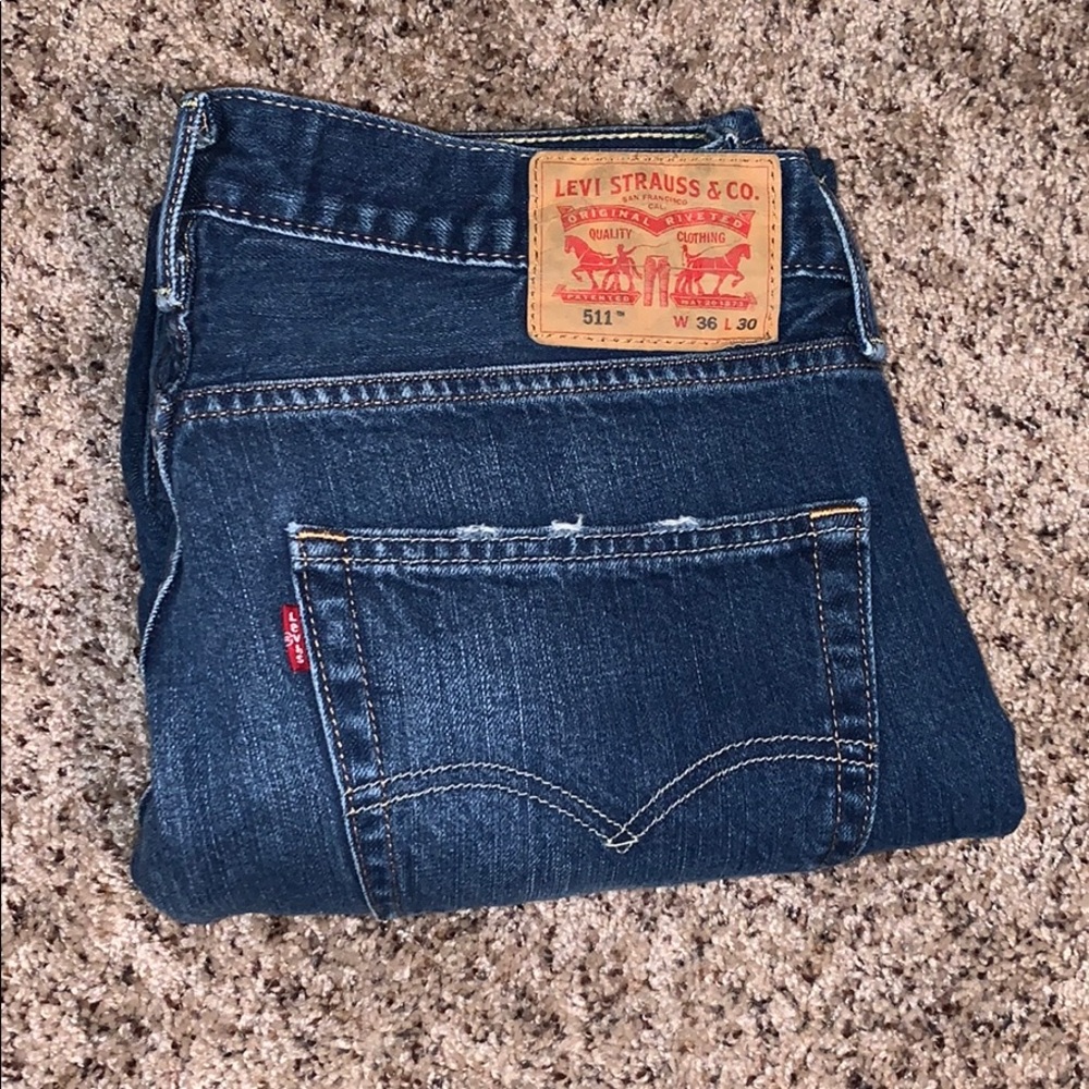 Distressed Men’s Levi’s Jeans